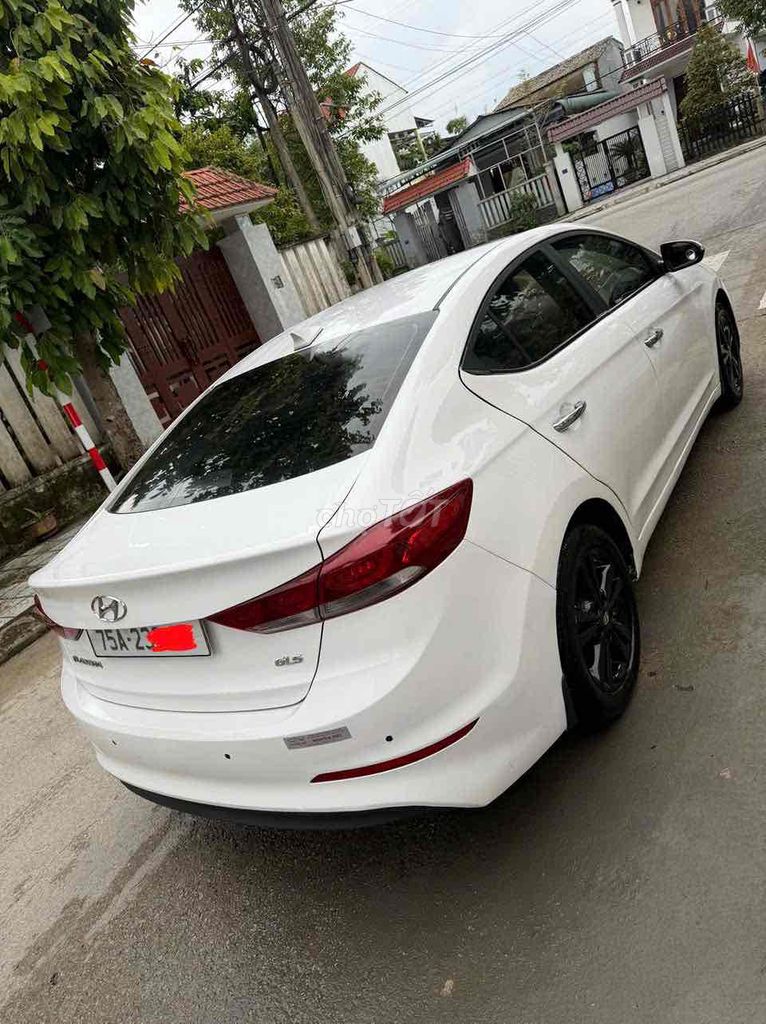 Фото 2: Hyundai Elantra 2018 белый автомат