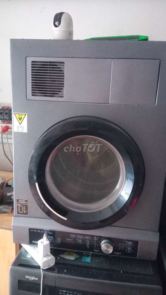 Фото 2: Стиральная машина Whirlpool с фронтальной загрузкой, серая