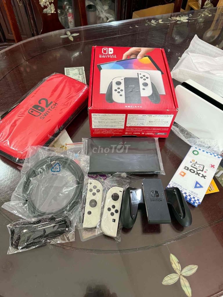 Игровая консоль Nintendo Switch OLED белая, б/у