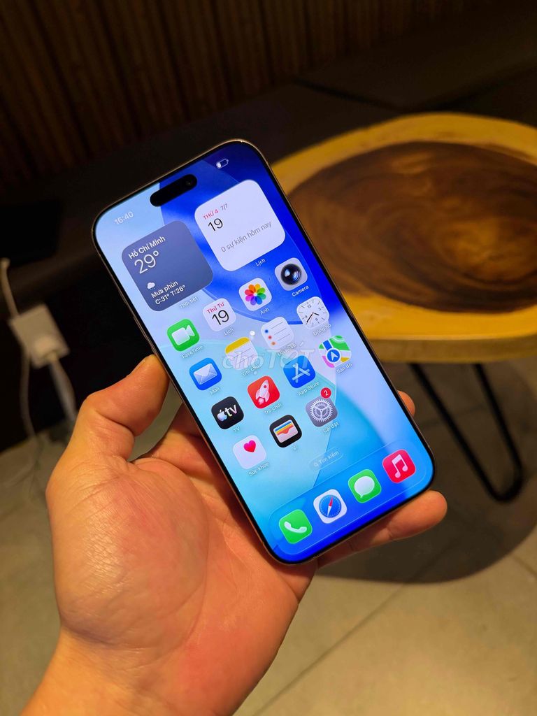 Фото 2: iPhone 16 Pro Max 256GB золотой 99%