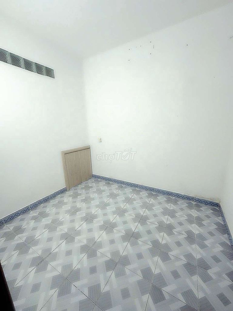 Фото 2: Аренда дома в переулке Lê Văn Quới: 4м x 14м, 1 этаж + 1 этаж, 3 спальни, 2 санузла
