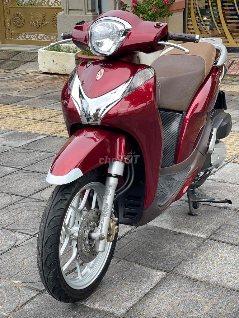 Фото 2: Honda SH Mode 2019 красный 26000 км
