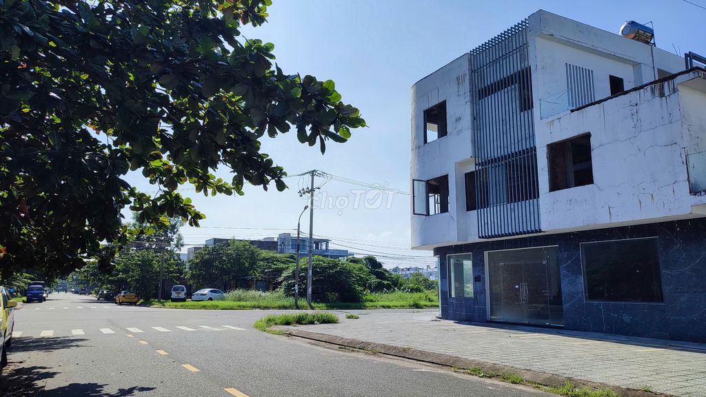 Фото 3: Продажа дома 3 фасада 3 этажа 6x20м, Фам Хюи Тхонг, рядом с рекой Хан, Дананг