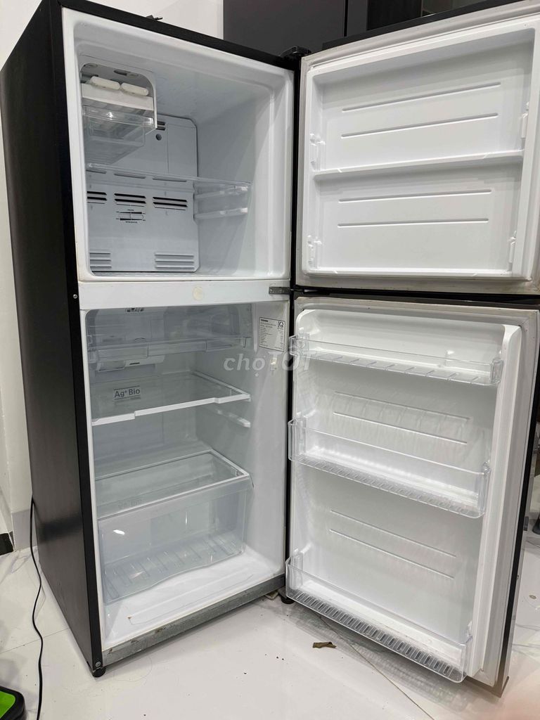 Фото 2: Холодильник Toshiba GR-A25VM 194L черный 2021 Таиланд