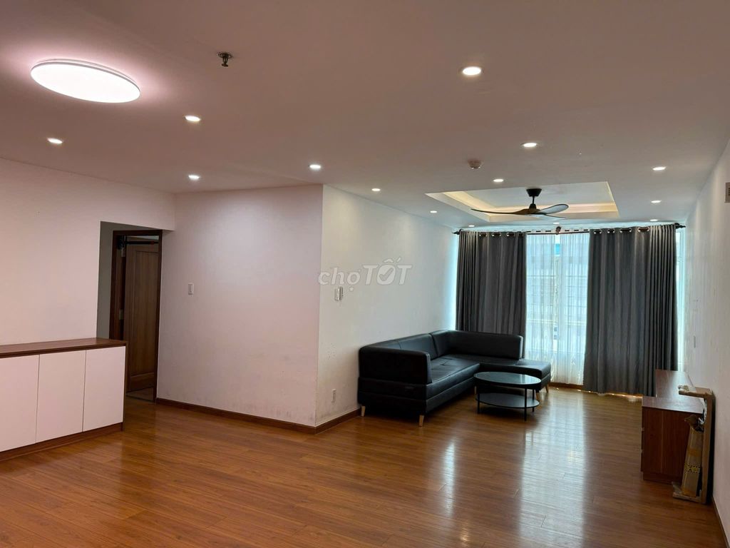 Аренда квартиры Giai Việt, район 8, 2 спальни, с полной мебелью