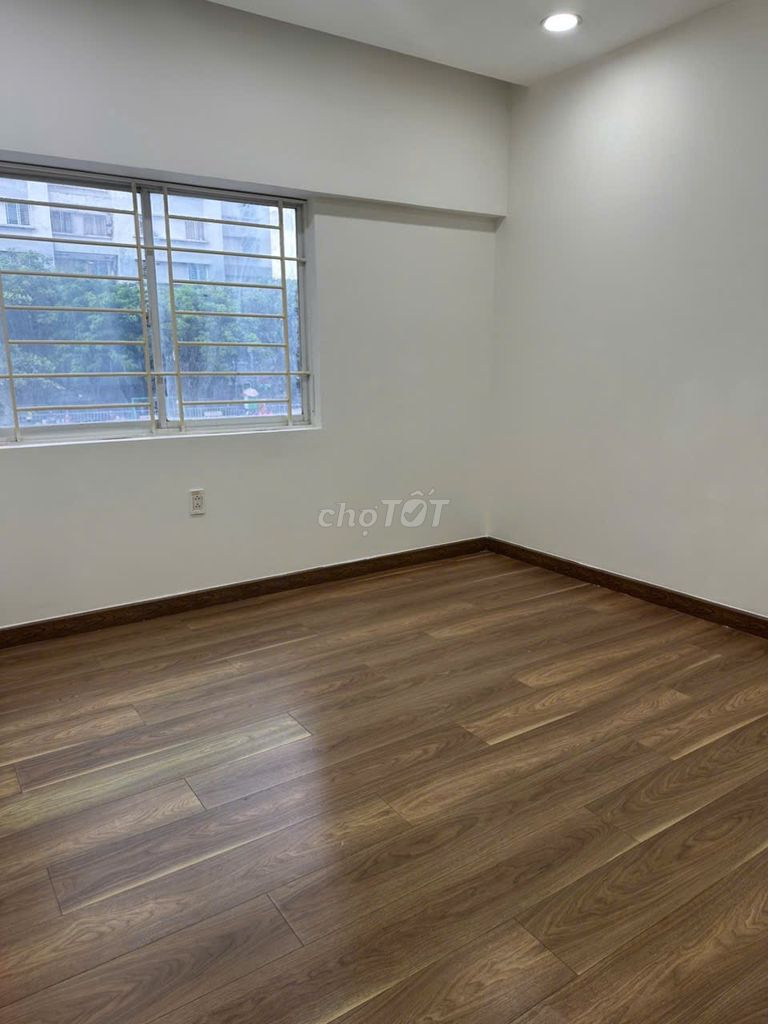 Фото 2: Продажа квартиры Phú Mỹ Thuận. Площадь 144 м², первый этаж, второй этаж, 3 спальни, удобно для проживания, торговли
