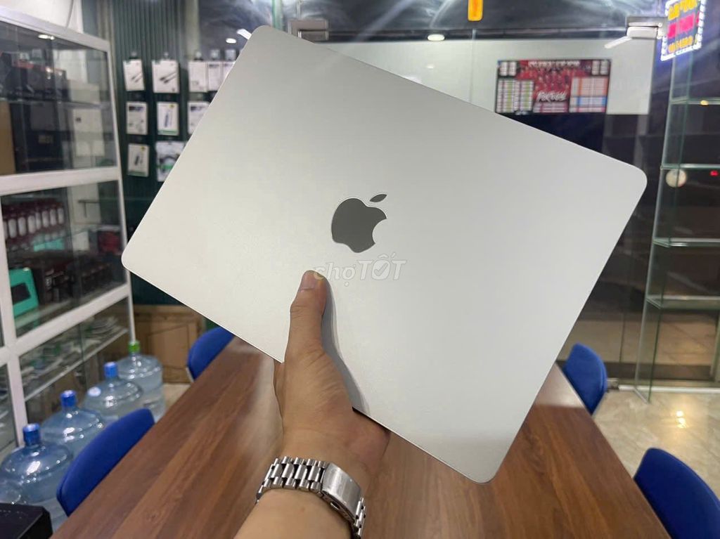 Фото 2: Apple MacBook Air 13 M5 16GB/512GB Silver Like New