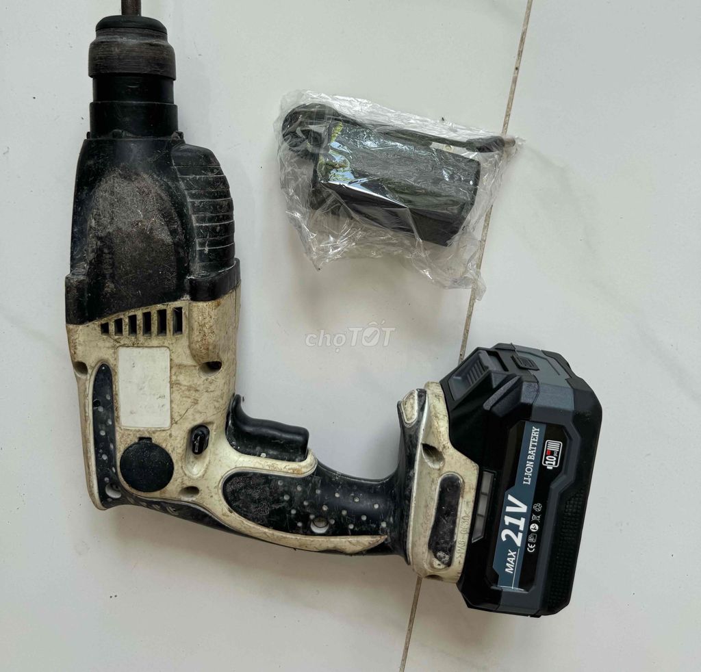 Фото 2: Аккумуляторная перфораторная дрель Makita 2 режима с аккумулятором 4Ah