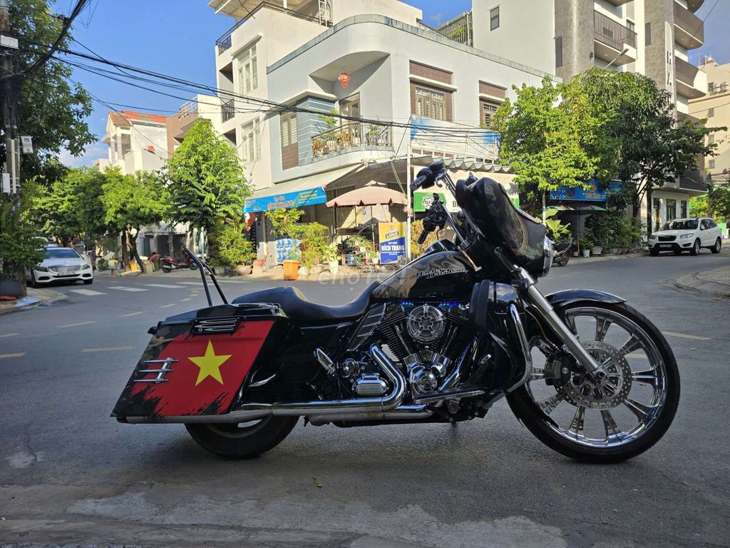 Фото 3: Harley-Davidson Street Glide 2013 Đen 1690cc