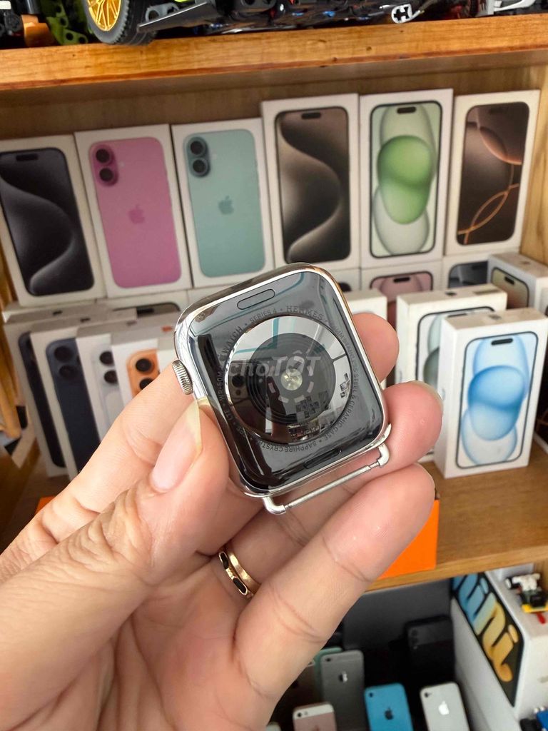 Фото 3: Apple Watch Series 4 44 мм, сталь, серебристый