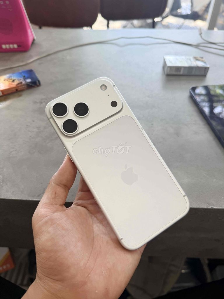 Apple iPhone 17 Pro Max 256GB Белый 98%