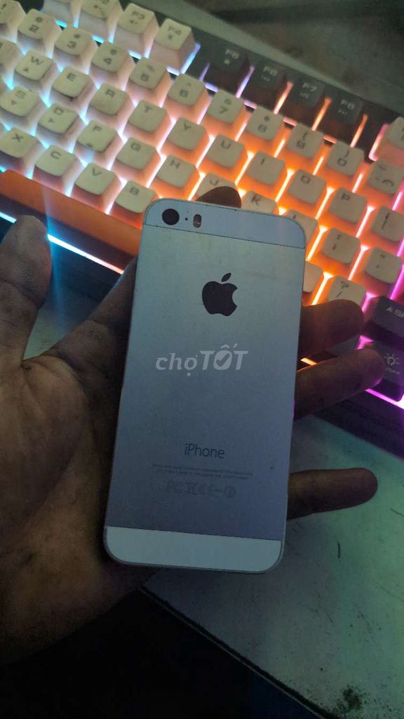Фото 2: Apple iPhone 5s Белый Б/У