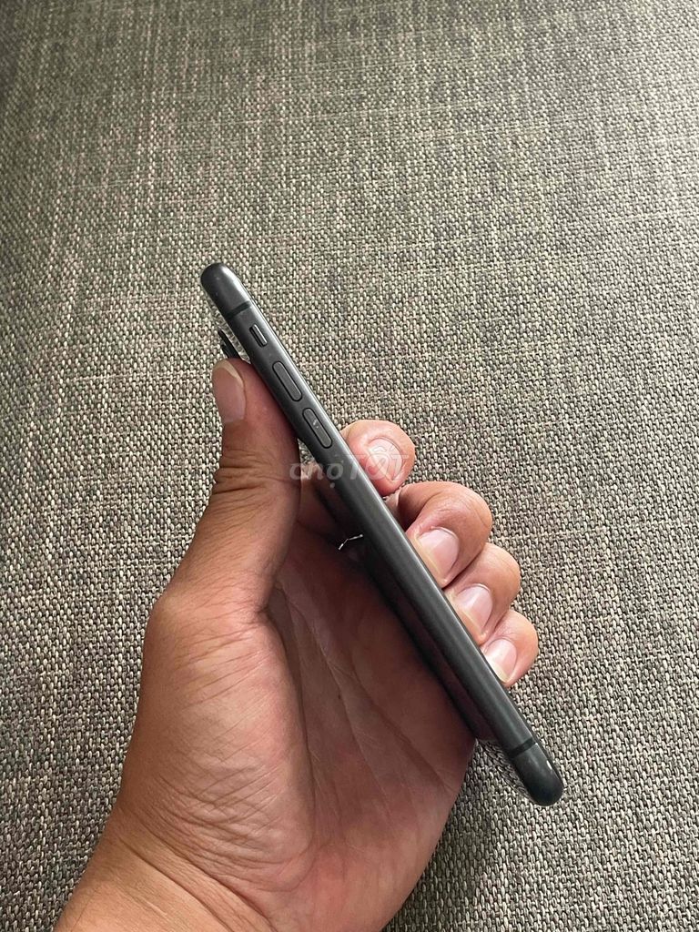 Фото 3: Apple iPhone 11 64GB черный, белый