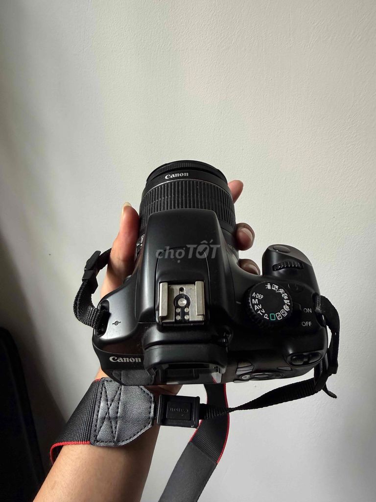 Фото 3: Фотоаппарат Canon 1100D черный, не включается