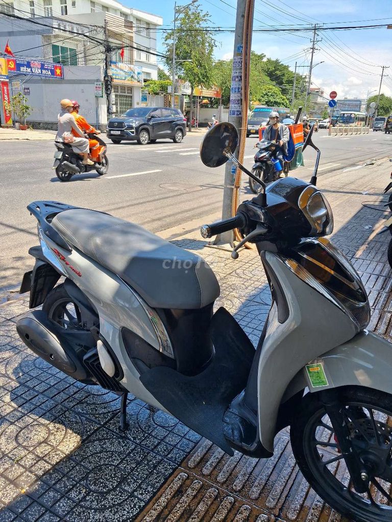 Фото 2: Honda SH Mode 2024 ABS серый чёрный