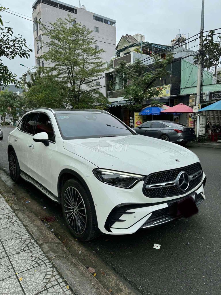 Фото 3: Mercedes-Benz GLC 300 V1 2023 белый 30 000 км