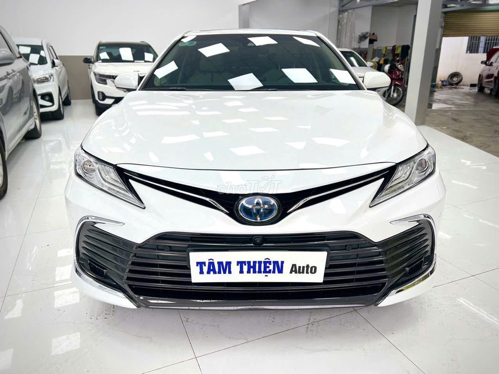 Toyota Camry 2.5 HEV 2022 Гибрид - пробег 59 179 км