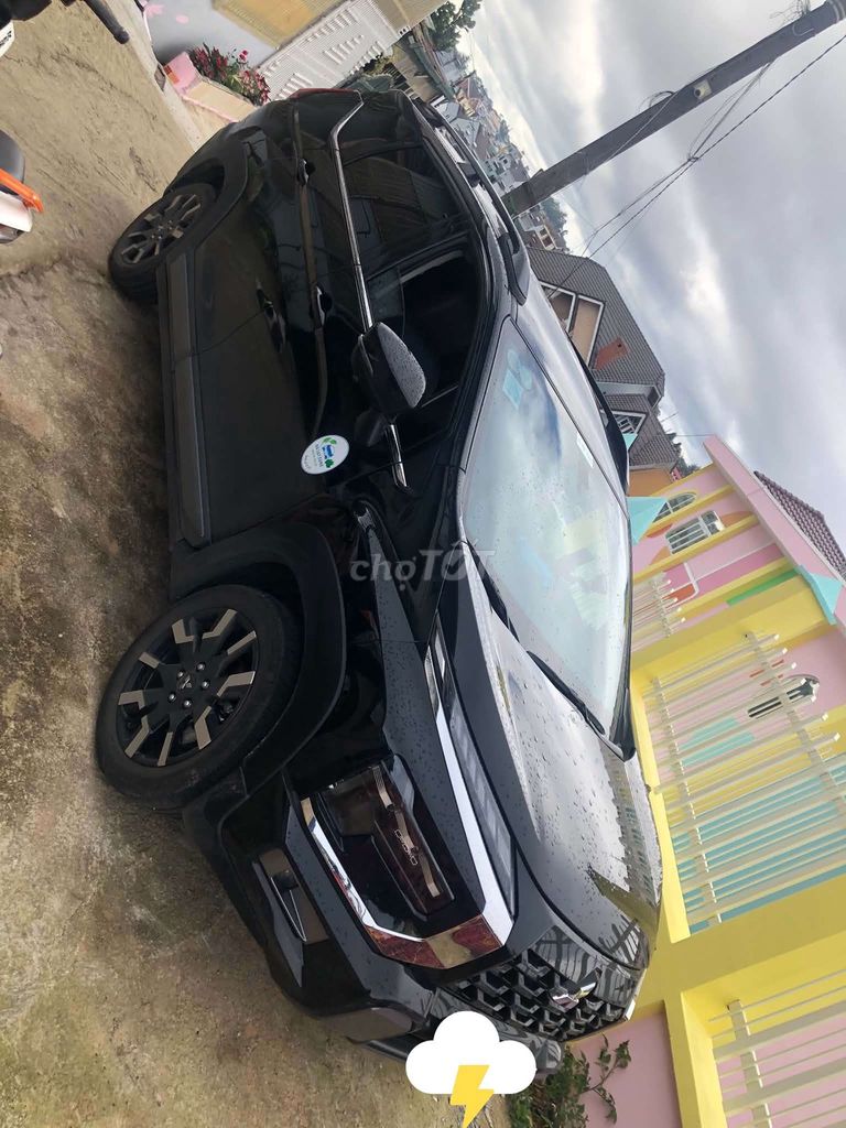 Mitsubishi Xpander Cross 7 мест Чёрный Спортивный