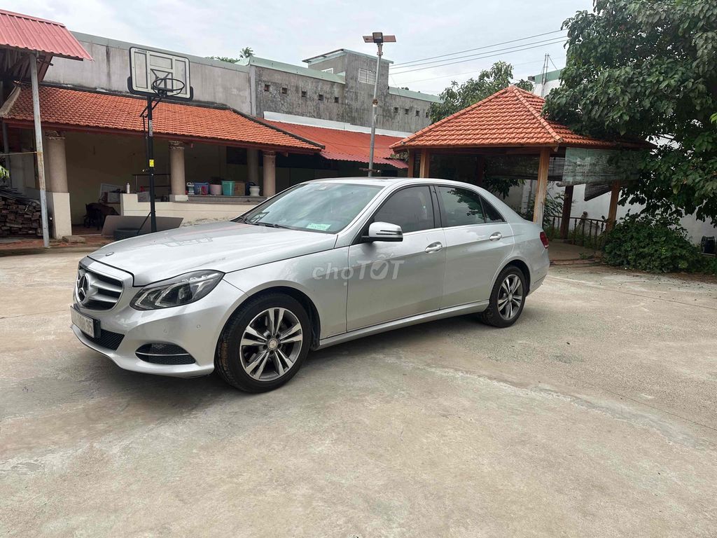 Mercedes-Benz E250 2014 Серебристый