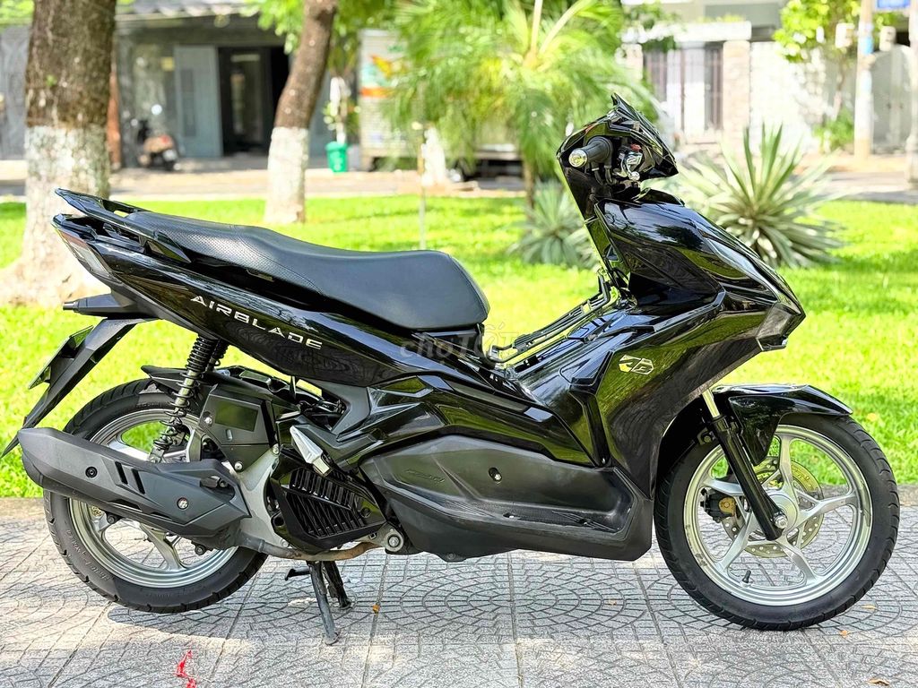 Фото 3: Honda Air Blade 2021 Đen