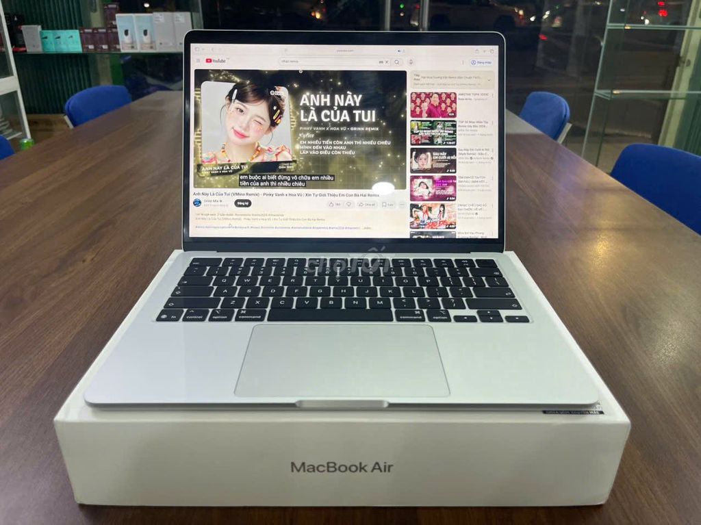 Фото 3: Apple MacBook Air 13 M5 16GB/512GB Silver Like New