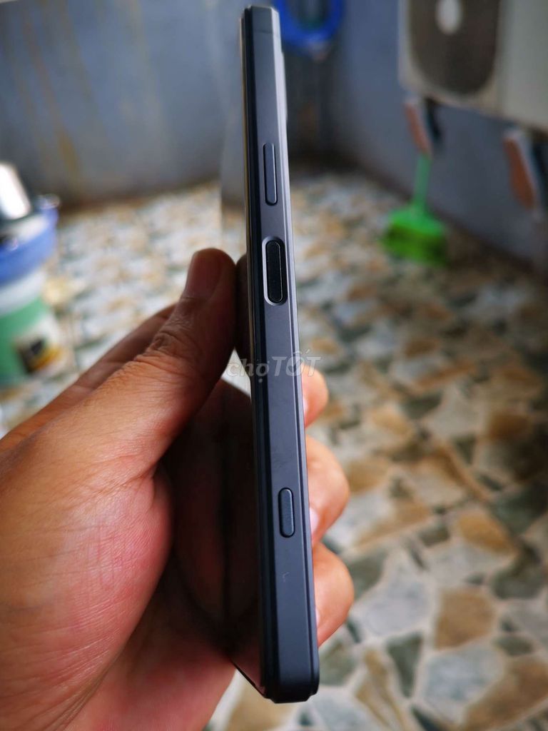 Фото 2: Sony Xperia 5V 128GB Черный 8GB как новый