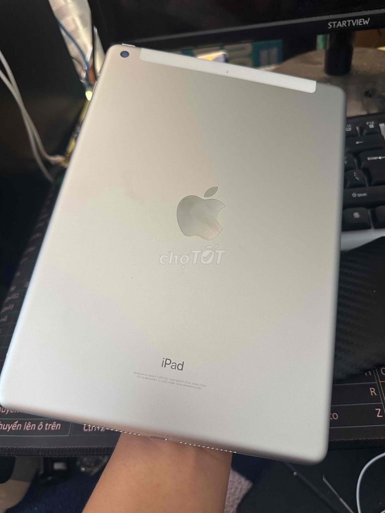 Фото 3: Apple iPad (6-го поколения) 32GB Silver