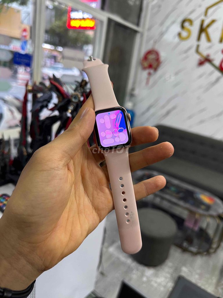 Apple Watch Series 6 40mm розовое золото