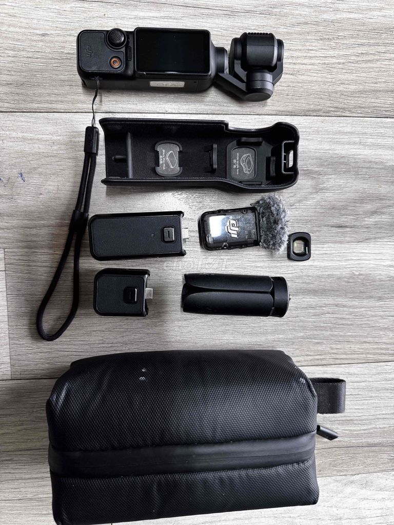 Фото 2: Видеокамера DJI Pocket 3 Combo черная
