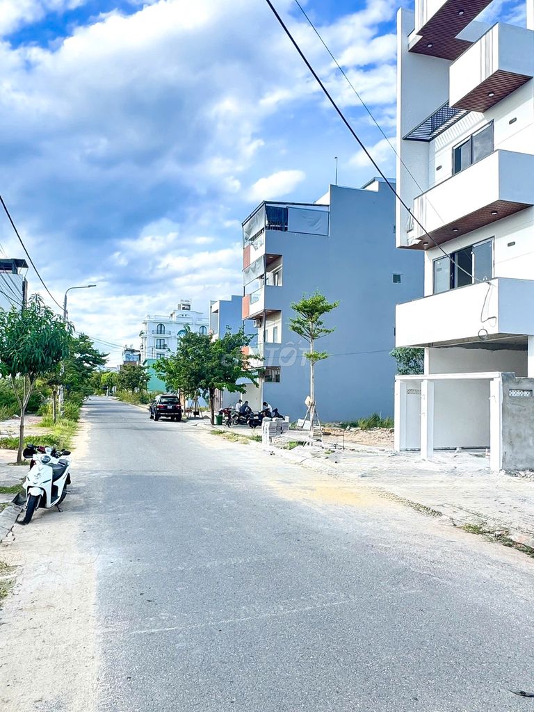Фото 3: Участок 110 м², юго-восточное направление, рядом с Хоа Суан