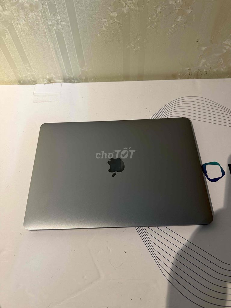Фото 2: Macbook Pro 2019 i5 13 inch 8GB/256GB
