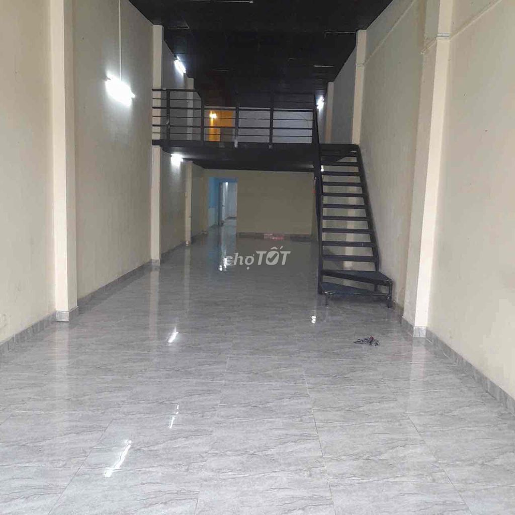 Фото 2: Сдается дом, фасад Thoại Ngọc Hầu 160м², 18 млн — рядом с жилым комплексом