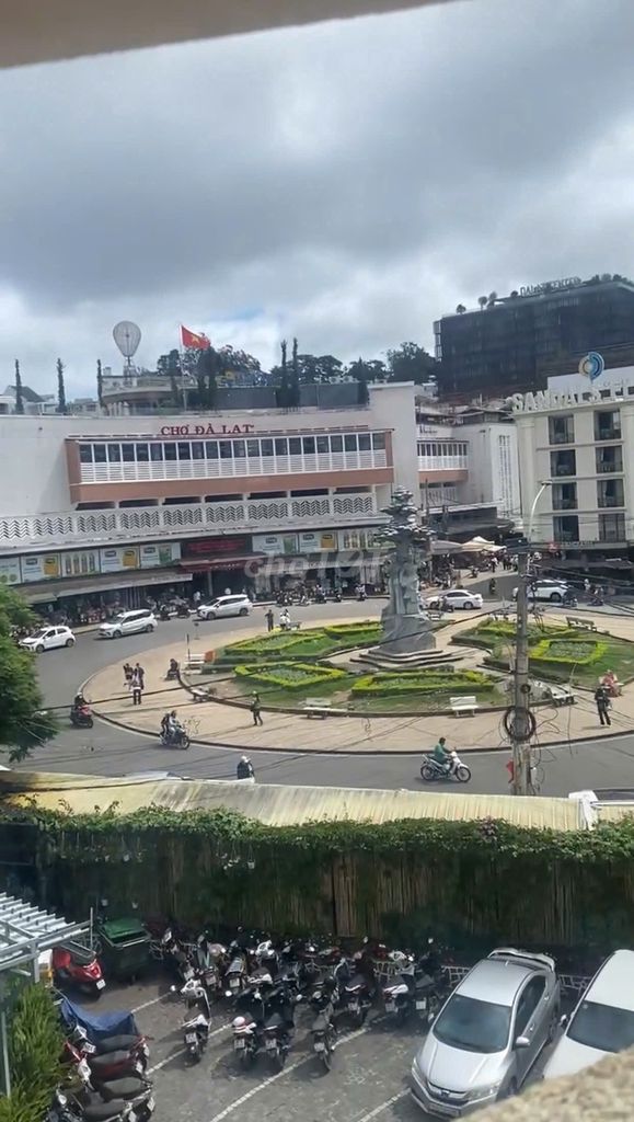Фото 2: Угловой участок в центре Далата. В 500 м от озера Суан Хыонг. Рядом с Golf Valley.