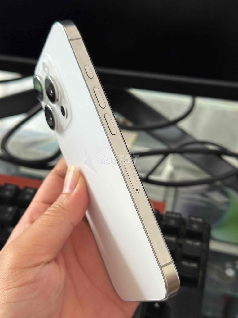 Фото 2: Apple iPhone 16 Pro 256GB Белый Оригинал