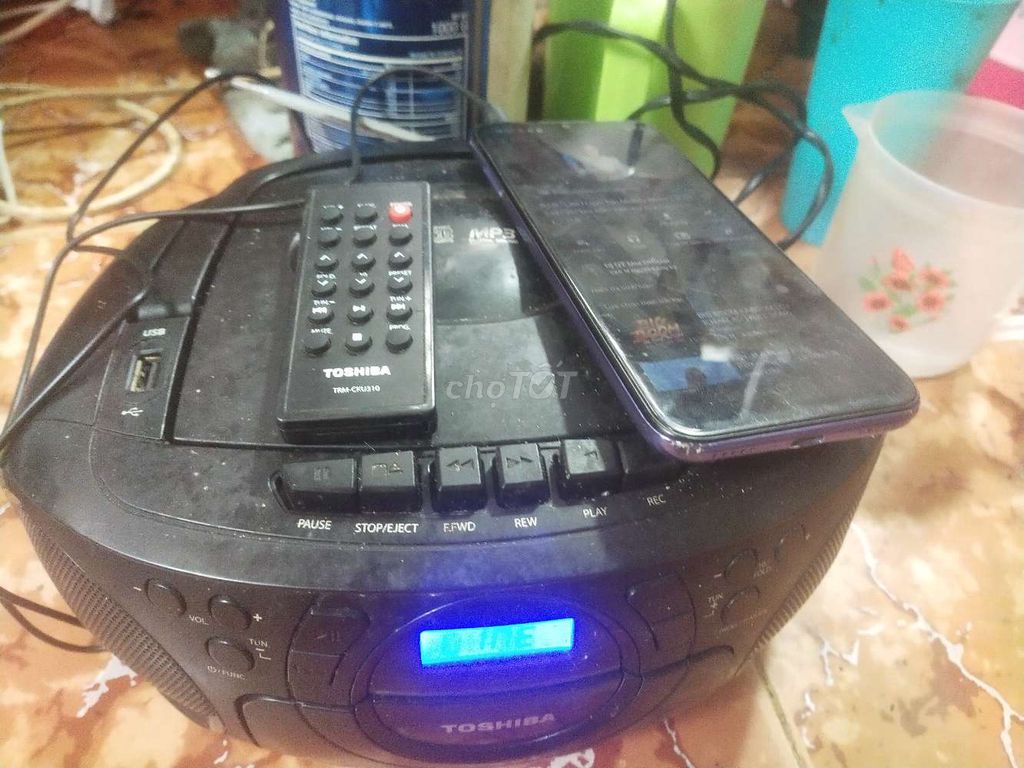 Фото 2: Кассетная мини-система Toshiba Black CD, AUX, FM