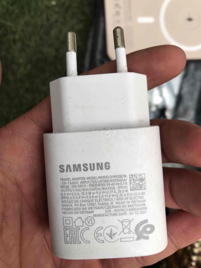 Фото 3: Быстрая зарядка Samsung iPhone чёрно-белая