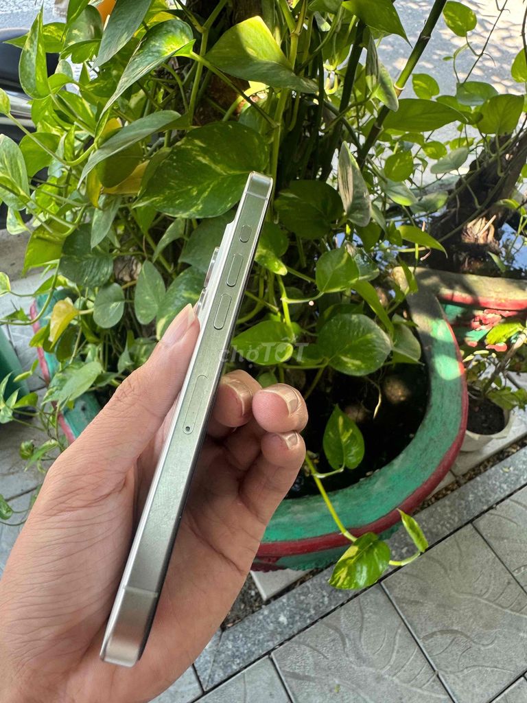 Фото 2: Apple iPhone 15 Pro 128GB Белый 87%