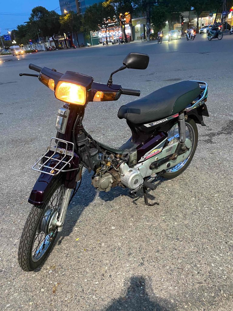 Фото 2: Honda Dream Thai 7-ступенчатая красная