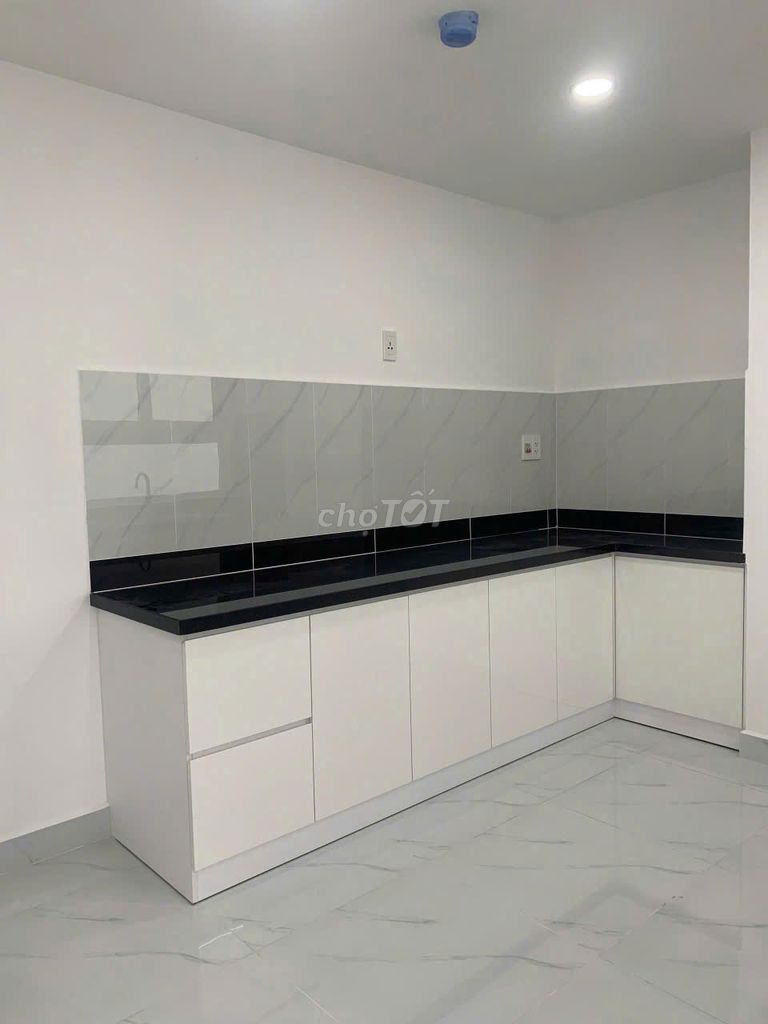Фото 3: Сдаётся квартира, новая 100%, площадь 85 м², просторные комнаты, светлая и проветриваемая, со всеми удобствами