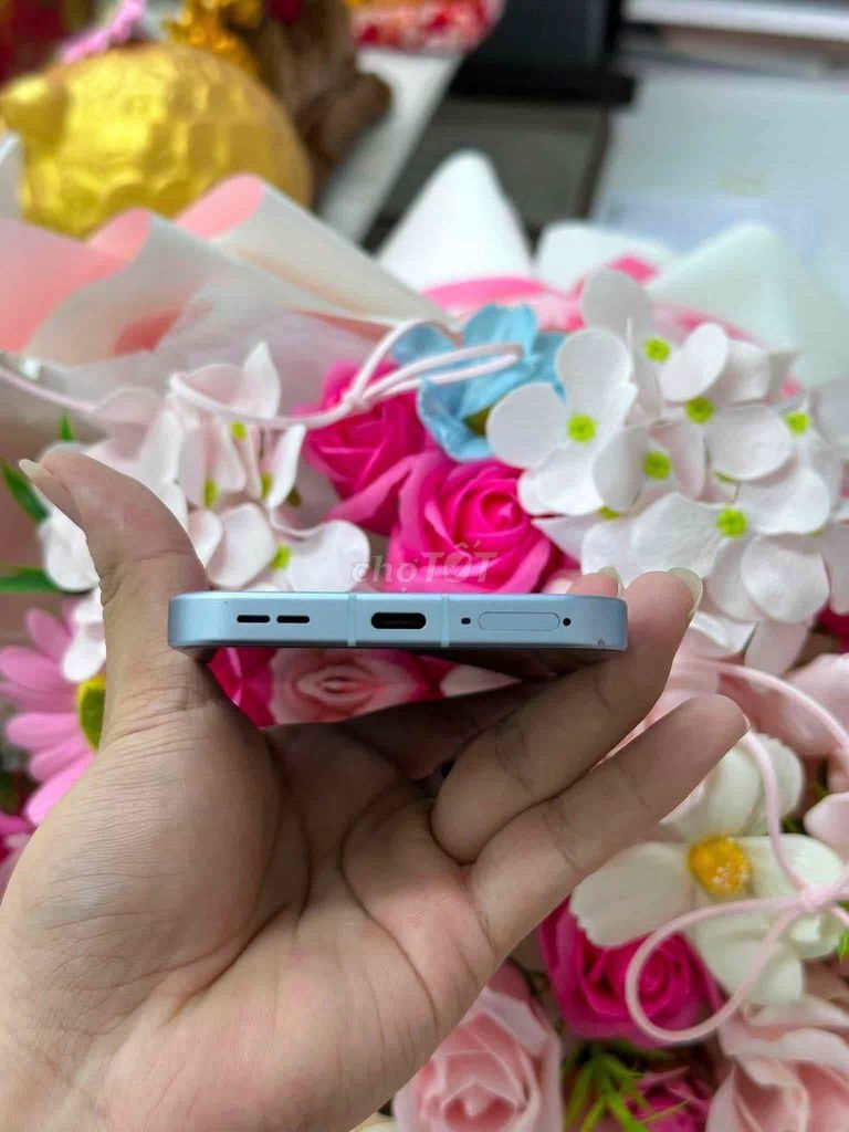 Фото 3: Oppo Reno15 Pro 256GB светло-голубой, 12GB RAM, есть небольшие царапины