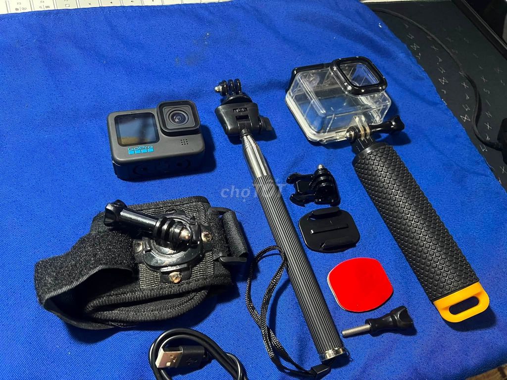 Продам GoPro 11 Black с аксессуарами как на фото