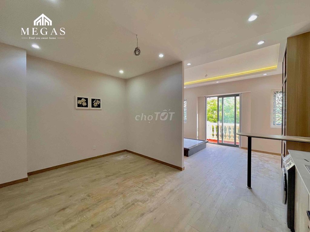 Премиальная квартира класса люкс, просторная 60 м², с управляющим, пешком до Etown Cộng Hoà