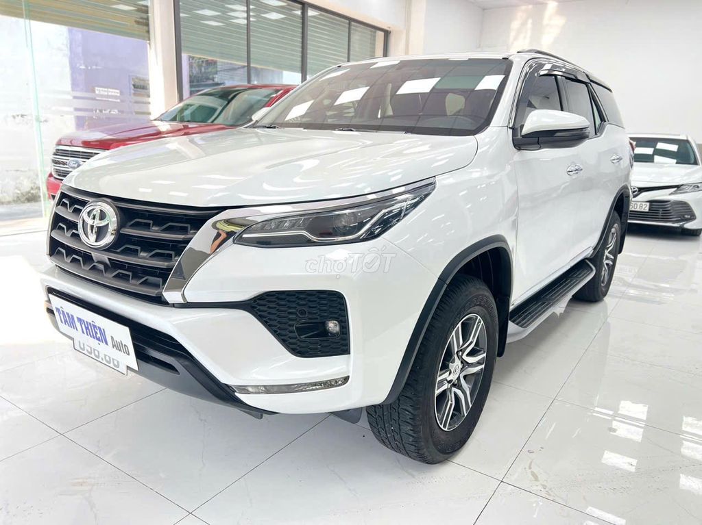 Фото 3: Toyota Fortuner 2.4 AT 2022 Белый 7 мест
