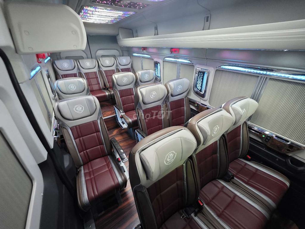 Фото 3: Пассажирский автобус Ford Transit 18 мест, переоборудованный в 16-местный, доставка сразу