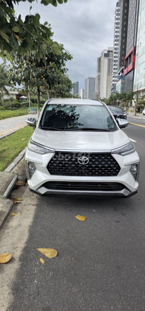 Toyota Veloz CVT 2022 белый 110 000 км