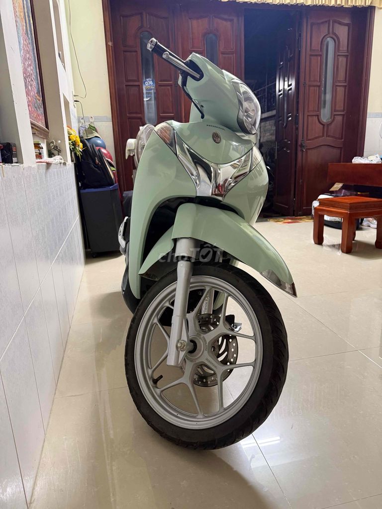 Фото 3: Honda SH Mode 2018 Бирюзовый