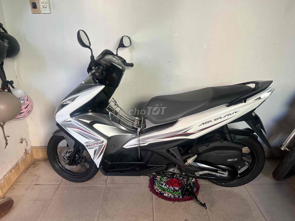 Фото 2: Honda Air Blade 2014 Белый, Черный, Серый