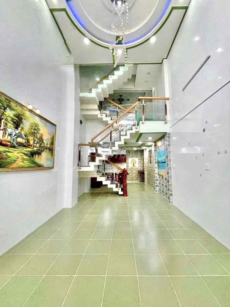 Просторный дом 4*16 м, 1 антресоль, 2 этажа, 5 спален, 5 санузлов, переулок для автомобилей Куанг Чунг