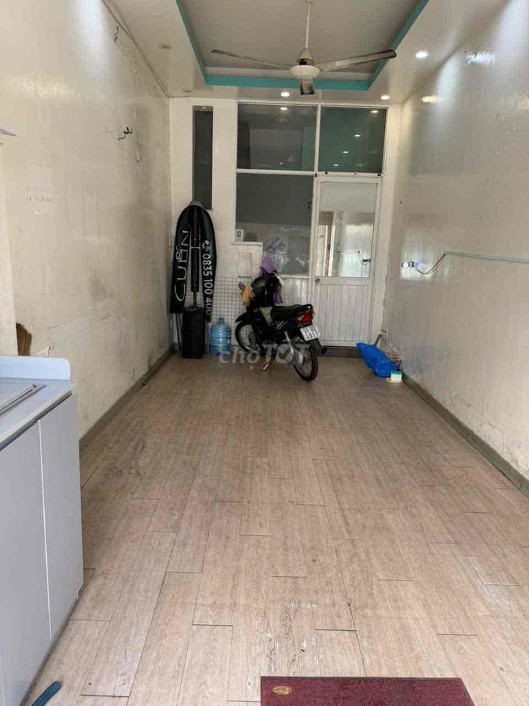 Фото 2: Аренда помещения почти 20 м² на первой линии улицы Хюинь Ван Бань, цена 12 млн