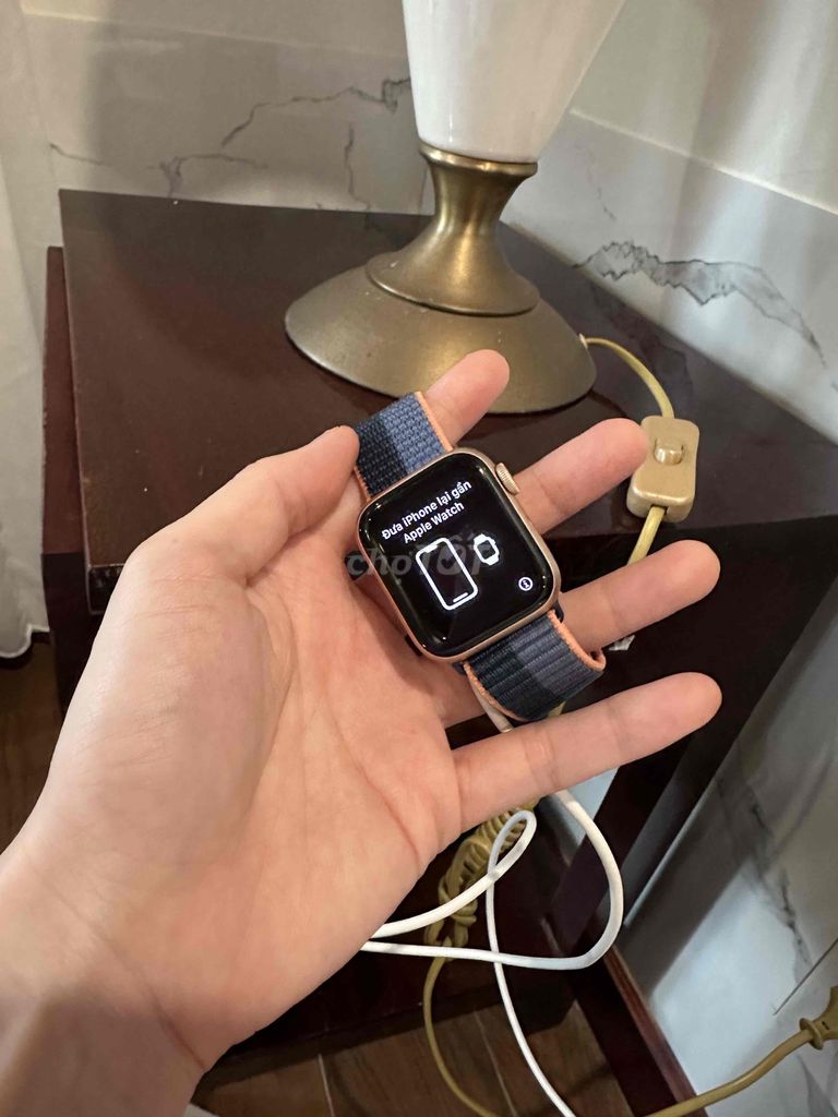 Apple Watch Series 4 40mm Gold GPS xt USA zin keng